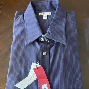 3 men’s dress shirts 2 size L 16-32/33 & 1 size XL 34/35 & 1 tie